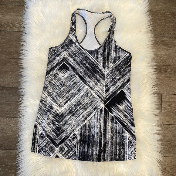 Size 6 Lululemon Tank Top - Picture 1 of 3